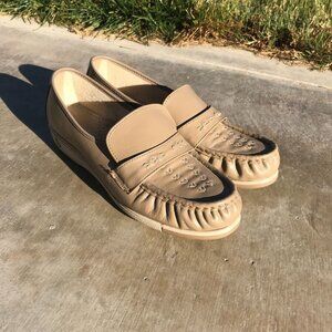 Women's Flat Cream Colored Comfort Loafers - Size 9